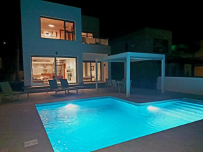 Modern Villa Frontline Golf
